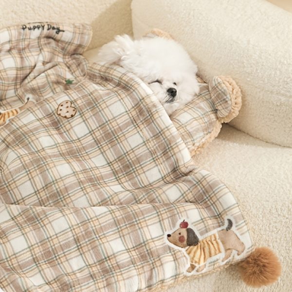 Vintage Plaid Pet Blanket And U-Shaped Pillow Combination, Cute U-Shaped Bear Ear Pillow, Blanket Soft And Comfortable Double-Sided Use, Can Be Covered And Cushioned