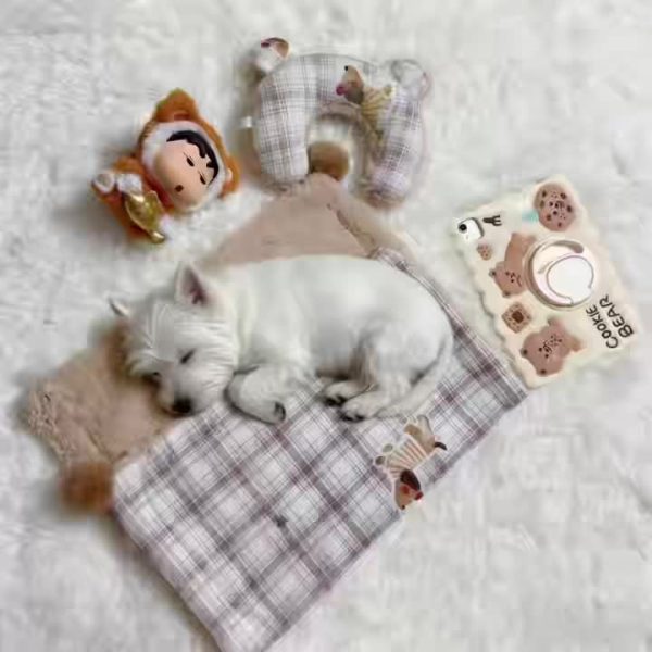 Vintage Plaid Pet Blanket And U-Shaped Pillow Combination, Cute U-Shaped Bear Ear Pillow, Blanket Soft And Comfortable Double-Sided Use, Can Be Covered And Cushioned